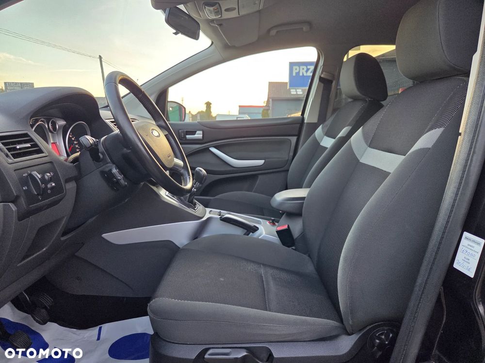 Ford Kuga 2.0 TDCi 2x4 Titanium - 29