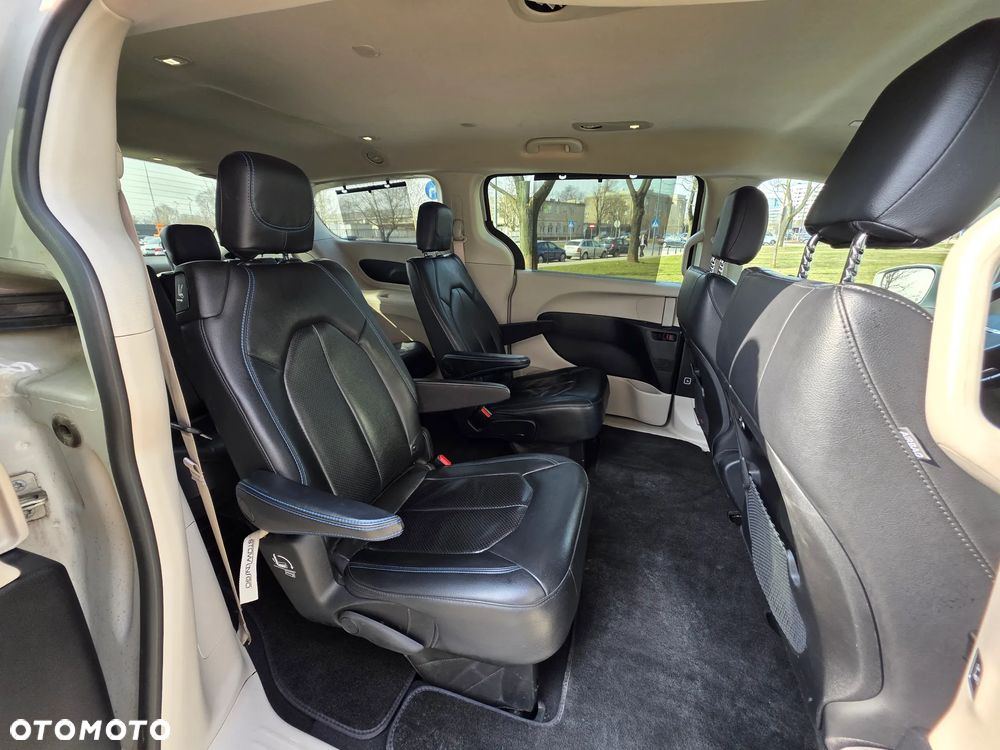 Chrysler Pacifica - 31