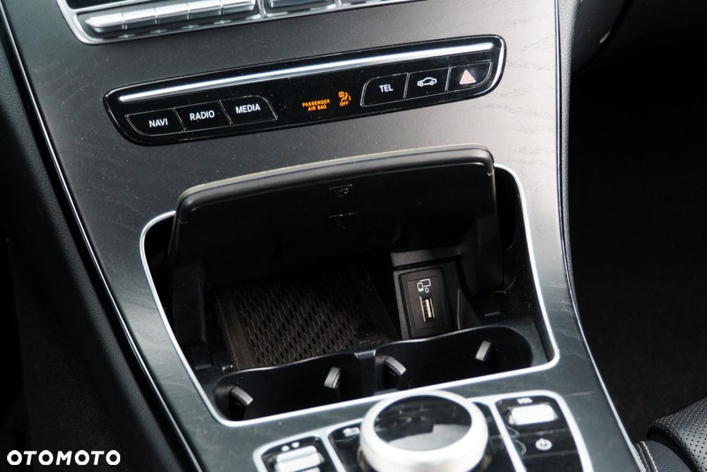 Mercedes-Benz Klasa C 300 9G-TRONIC - 26