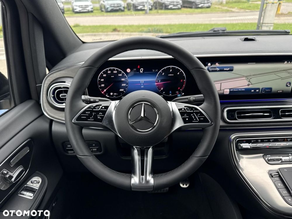 Mercedes-Benz Klasa V - 12