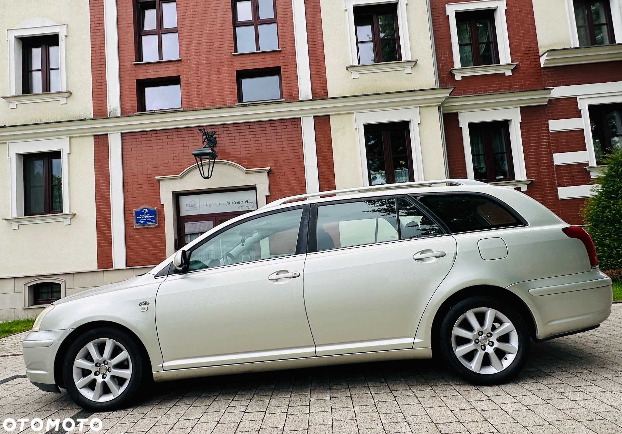 Toyota Avensis 2.0 D-4D High - 10