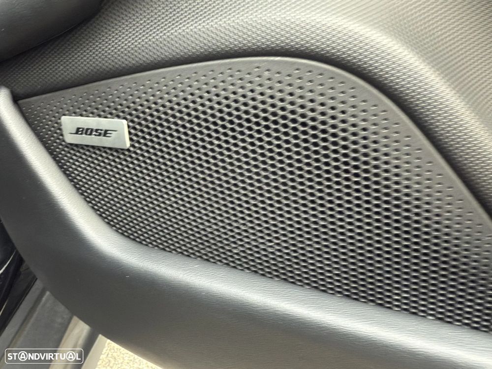 Porsche Taycan Cross Turismo 4 - 16