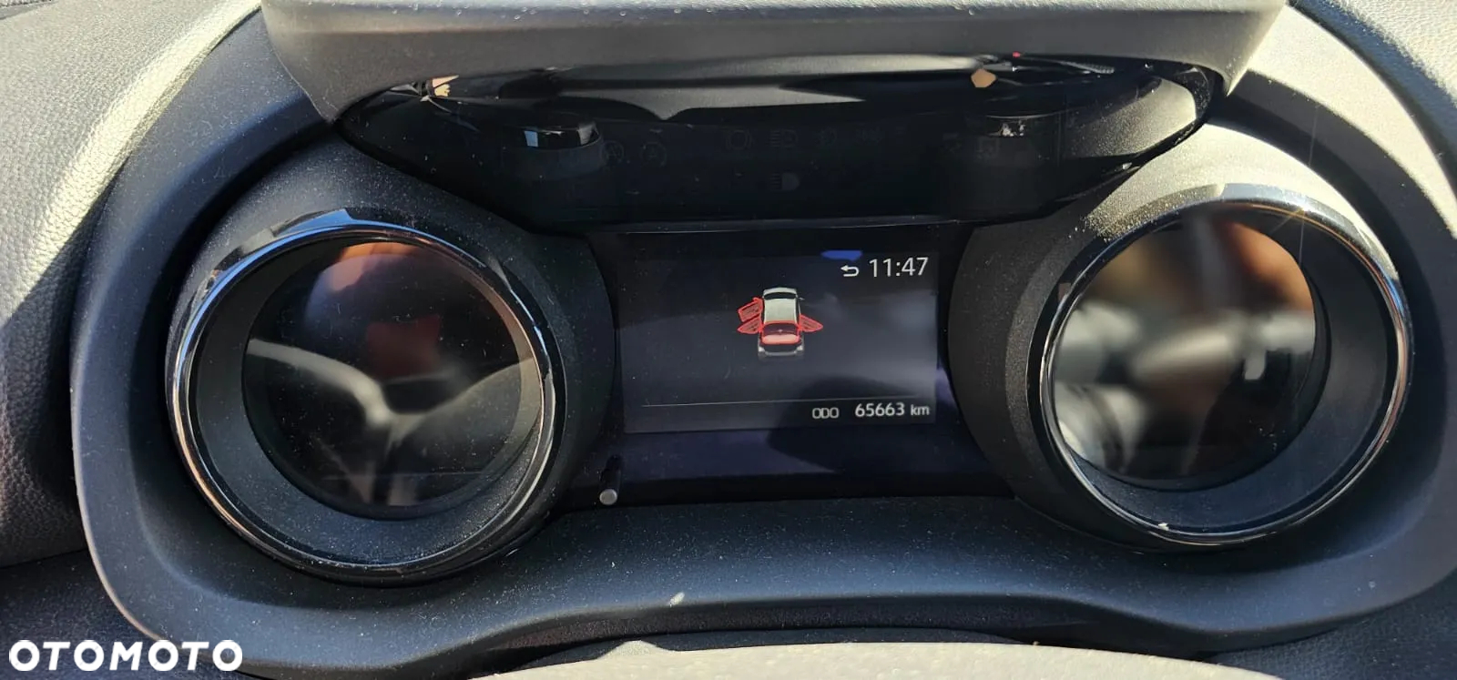 Toyota Yaris Hybrid 116 1.5 VVT-i Black&White - 10
