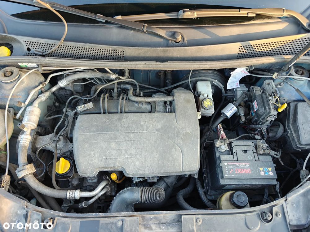 Dacia Sandero 1.2 16V 75 Laureate - 8