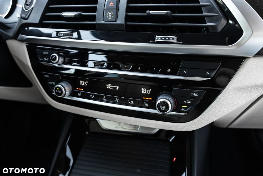 BMW X3 xDrive30i Luxury Line - 30