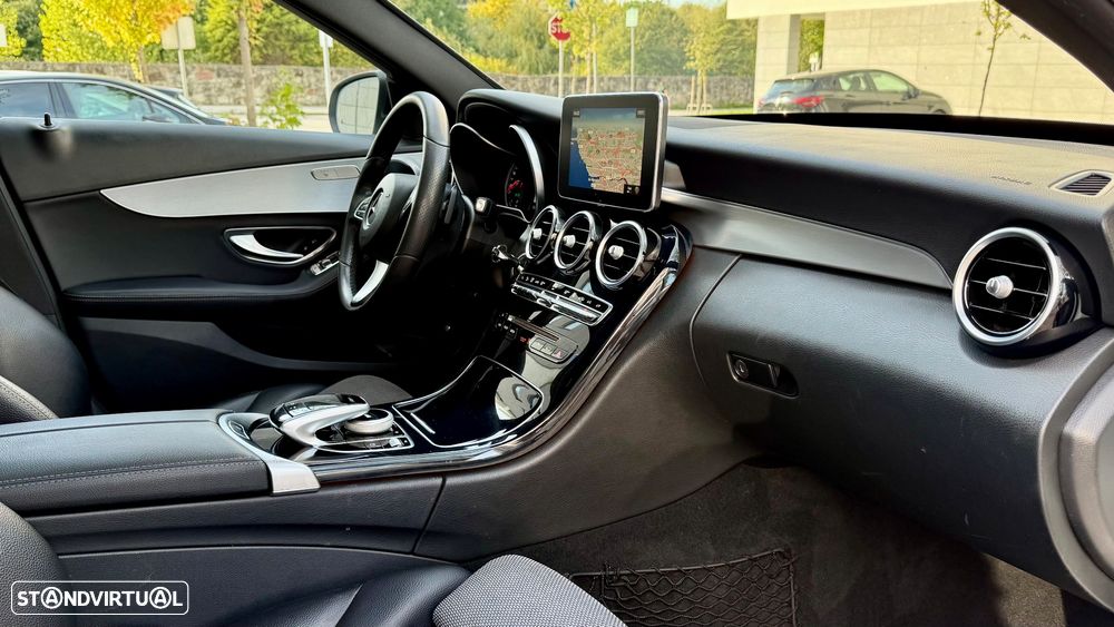 Mercedes-Benz C 300 h AMG Line - 22