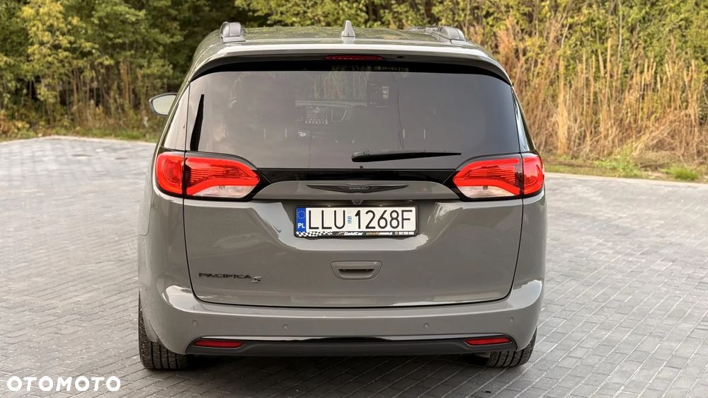 Chrysler Pacifica - 11