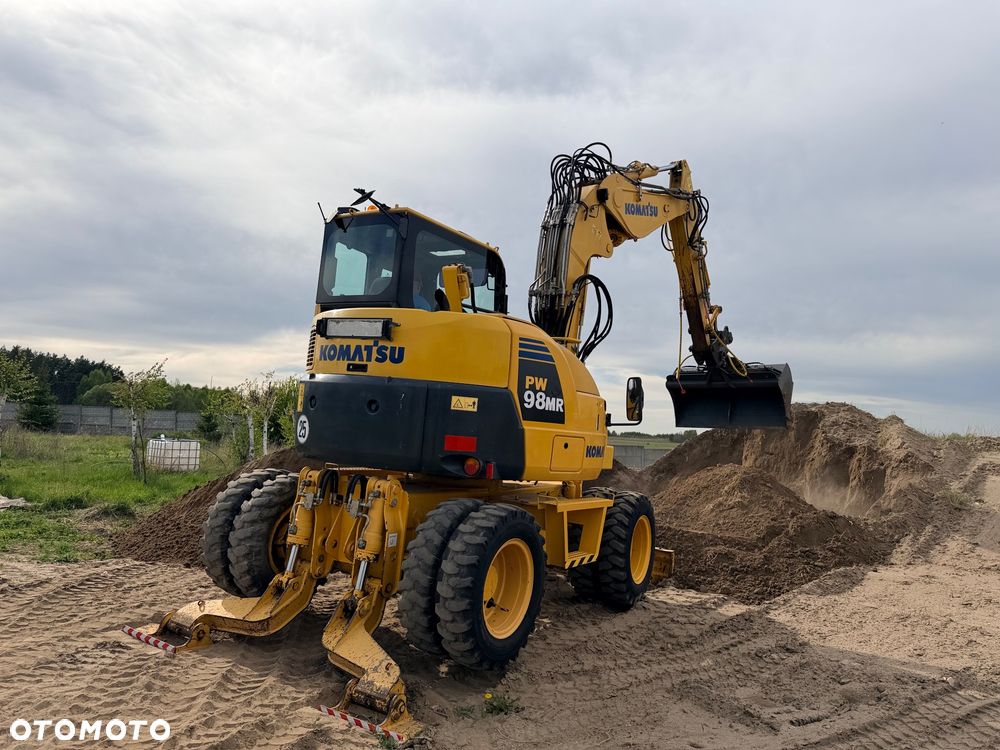 Komatsu 4x4x4 ramię łamane Koparka kołowa KOMATSU  PW98MR-8 10ton 4x4x4 ośki skrętne Ramię 3x łamane BEZ DPF i ADBLUE 4 cyl dodatkowe wyjścia hydr Pług Podpory 2012 szybka zwinna Prosto z importu 1 właściciel Cat TEREX Liebherr Wacker Pw 98 Mr 8 11 - 29