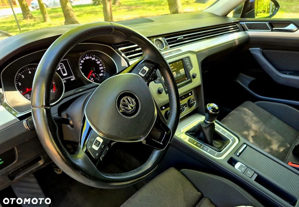 Volkswagen Passat 1.8 TSI BMT Comfortline - 30