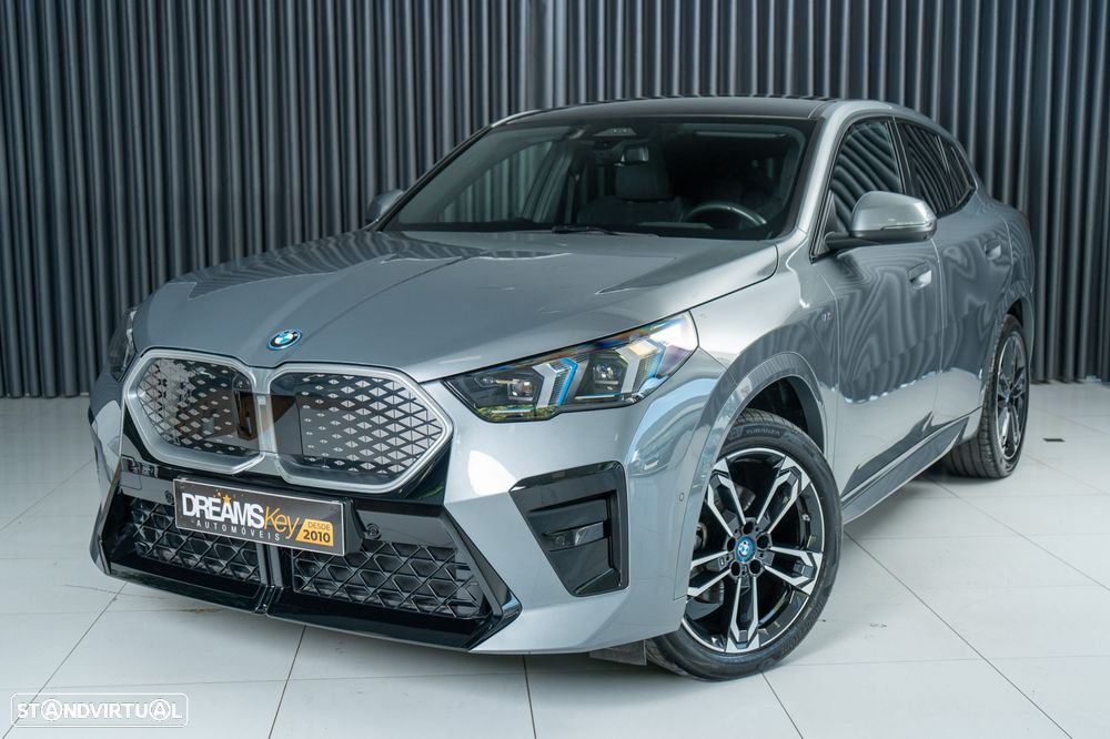 BMW iX2 eDrive20 Pack Desportivo M - 47
