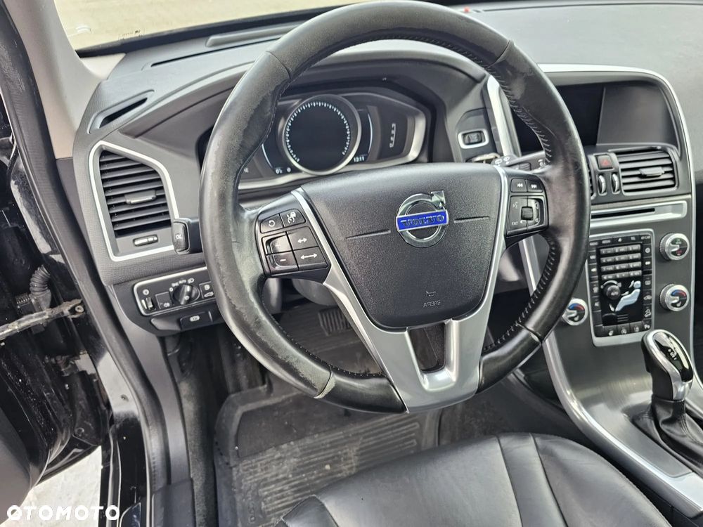 Volvo XC 60 D5 AWD Geartronic Summum - 9