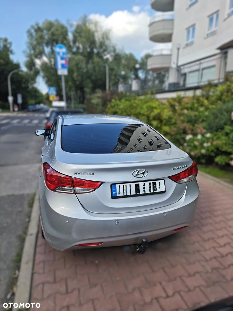 Hyundai Elantra 1.6 Comfort - 9