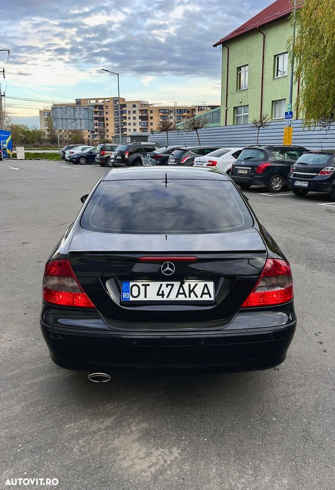 Mercedes-Benz CLK Coupe 220 CDI Avantgarde DPF Sport Edition - 11