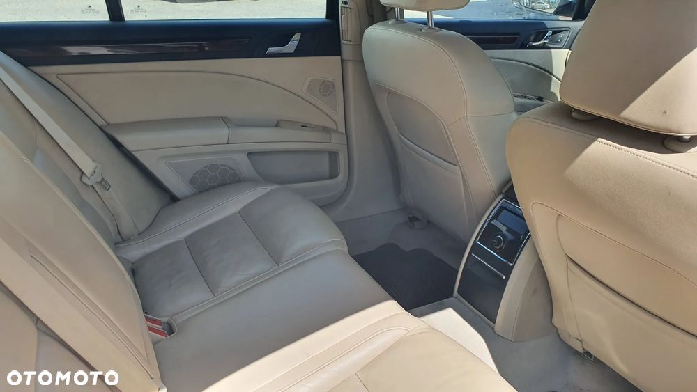Skoda Superb 2.0 TDI Elegance DSG - 37