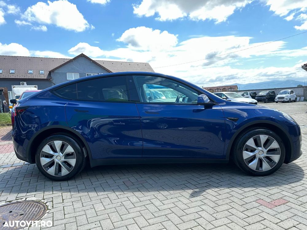 Tesla Model Y Long Range Dual Motor AWD - 16
