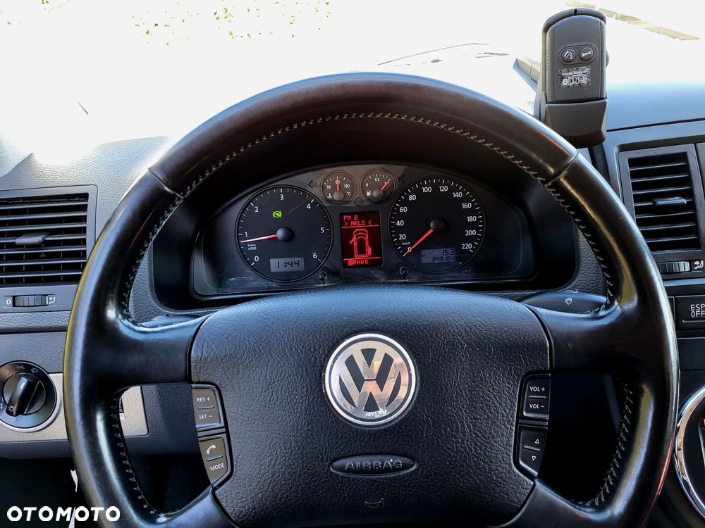 Volkswagen Multivan - 33