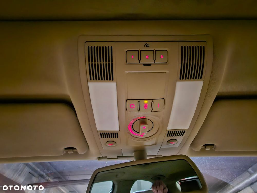 Audi A8 4.2 Quattro - 6