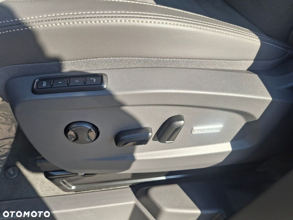 Volkswagen Multivan - 28