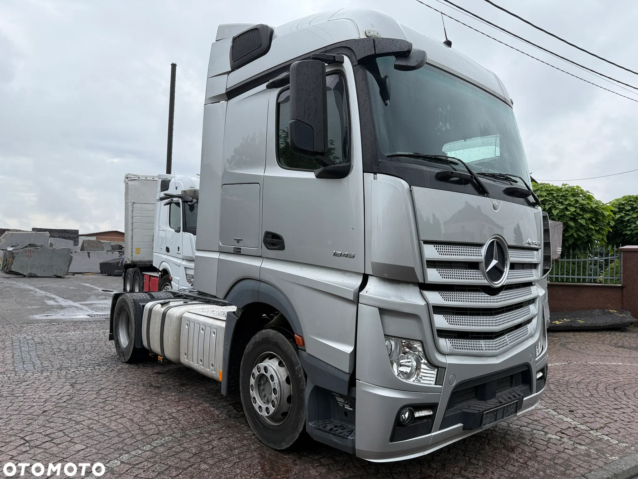 Mercedes-Benz Actros - 3