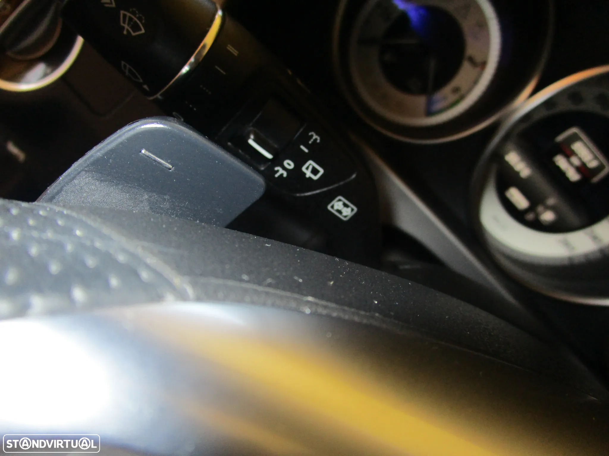 Mercedes-Benz E 300 Bluetec Hybrid Avantgarde - 32