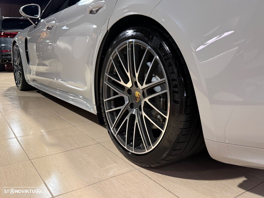 Porsche Panamera Sport Turismo 4 E-Hybrid Platinum Edition PDLS - 10