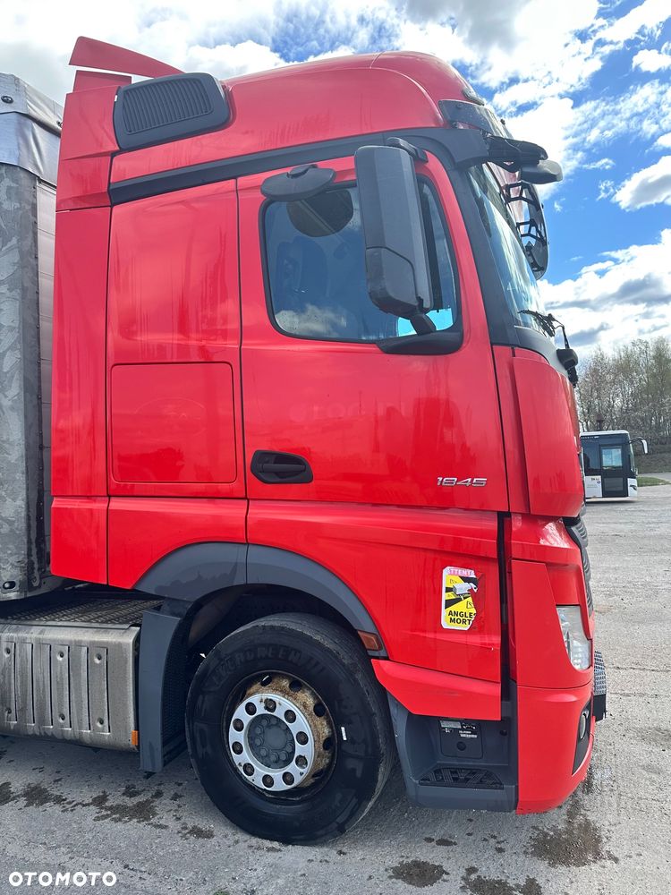 Mercedes-Benz Actros - 3