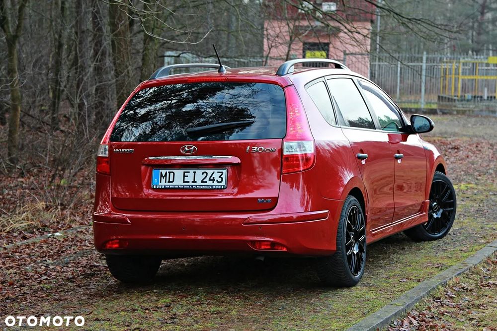 Hyundai i30 blue Kombi 1.6 CRDi Trend - 11