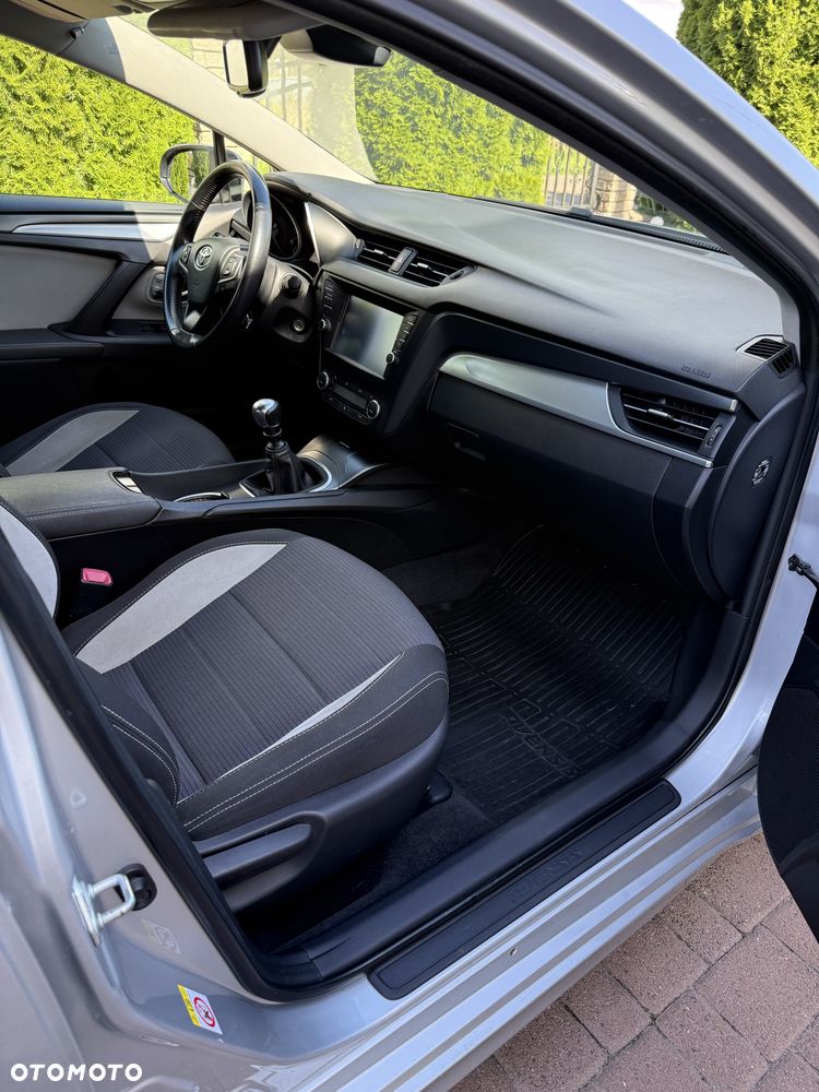 Toyota Avensis - 8