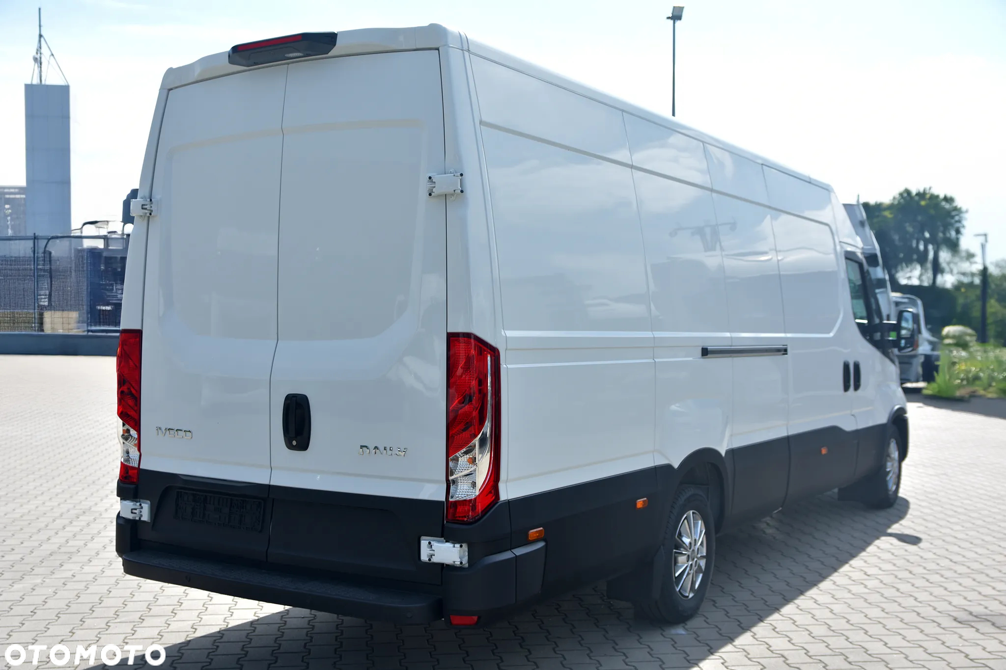 Iveco Daily 35S18 180KM 16m3 - 9