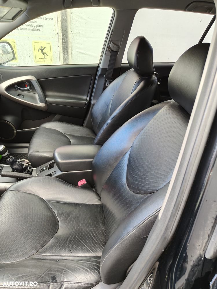 Toyota RAV4 - 11