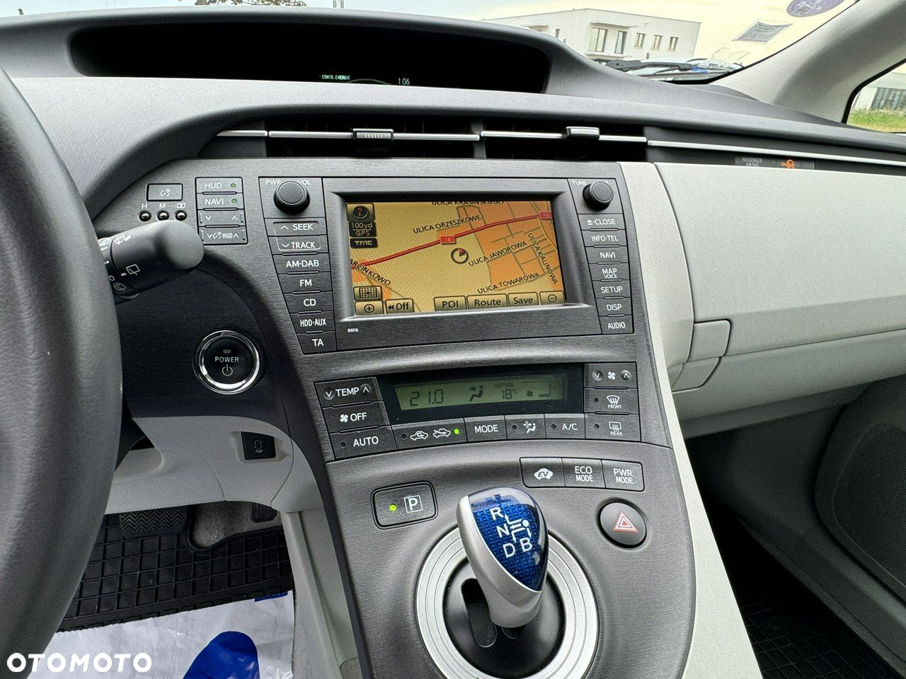 Toyota Prius 1.8 HSD Premium - 27