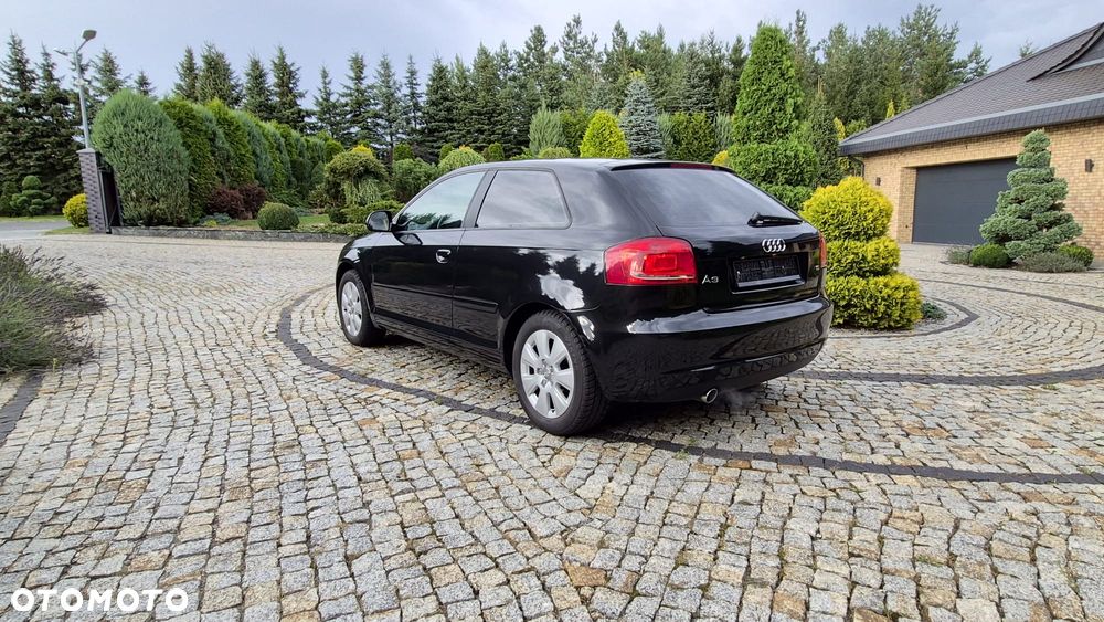 Audi A3 3-drzwiowe 1.6 Attraction - 9