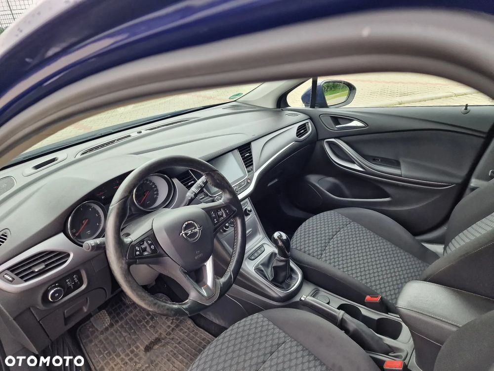 Opel Astra IV 1.6 CDTI Essentia - 13