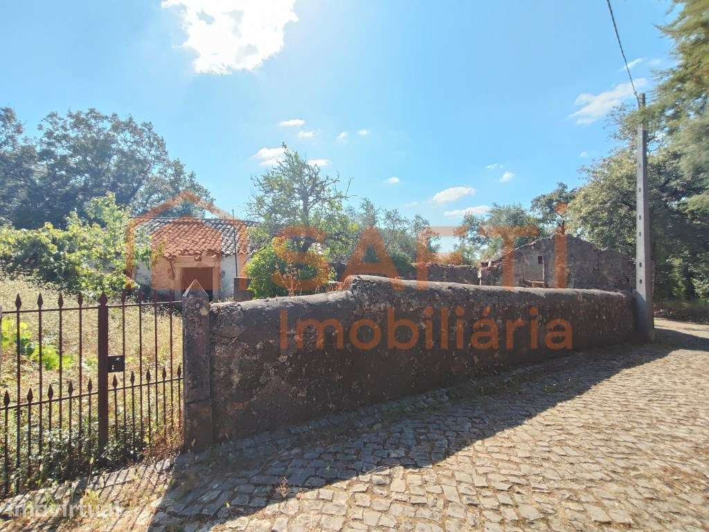 MORADIAS PARA RECONSTRUÇÃO, COM TERRENO DE CULTIVO TODO MURADO. - Grande imagem: 3/42