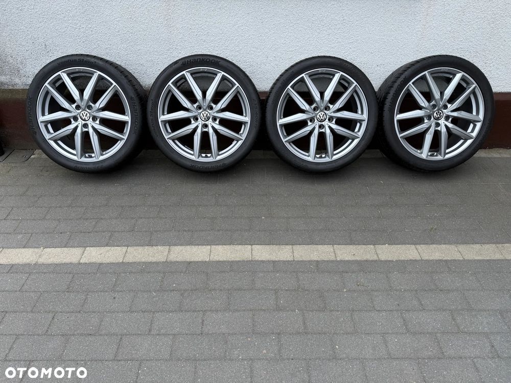 235 40 19 / Vw Sharan Touran Golf Arteon Caddy Jetta Passat CC Beetle SEAT Leon SKODA Octavia SuperB BMW G20 G21 - 2