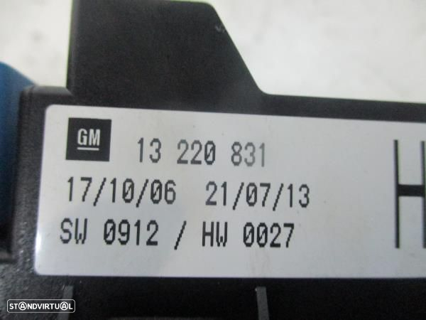 Caixa Fusiveis Opel Astra H Combi (A04) - 5