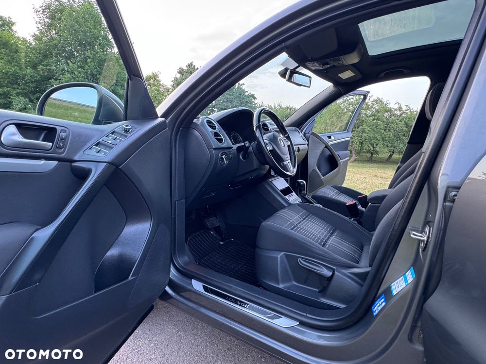 Volkswagen Tiguan 2.0 TDI DPF 4Motion BlueMotion Technology DSG Lounge Sport & Style - 24