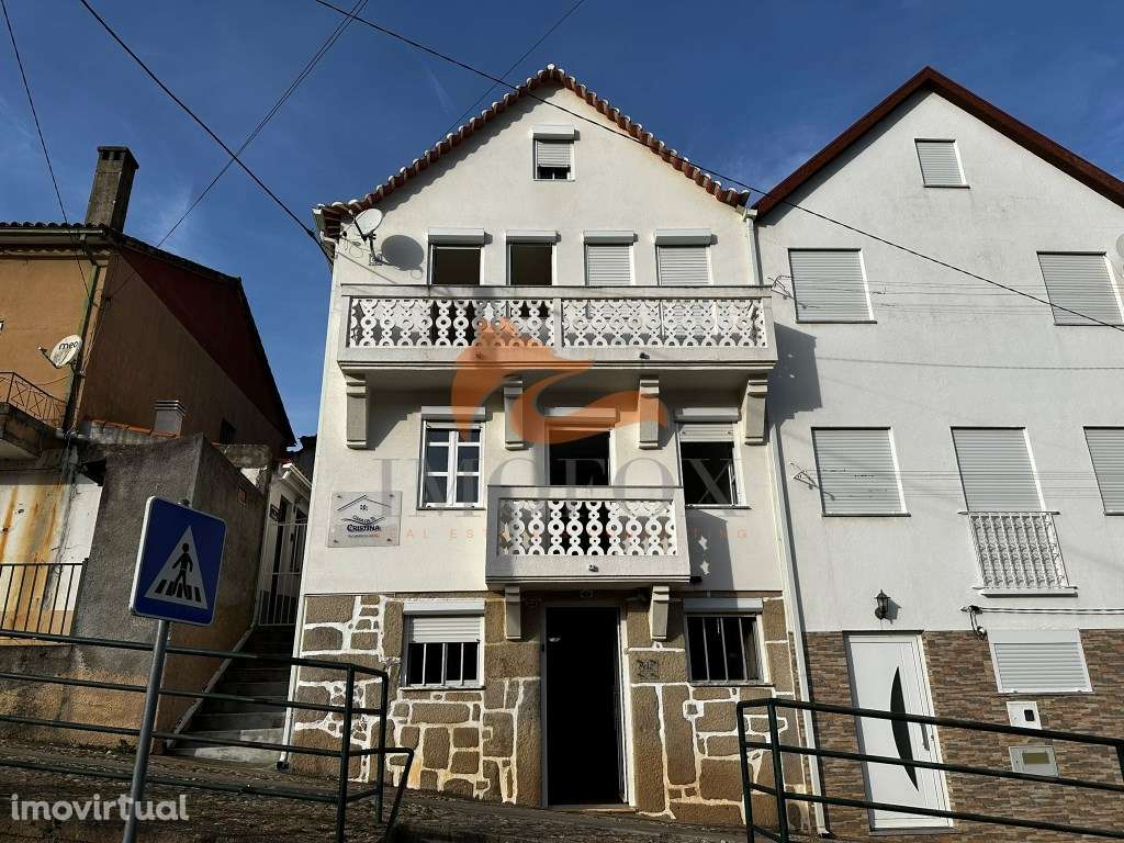 Casa de aldeia com 4 quartos e Alojamento Local ainda a funcionar e... - Grande imagem: 2/24