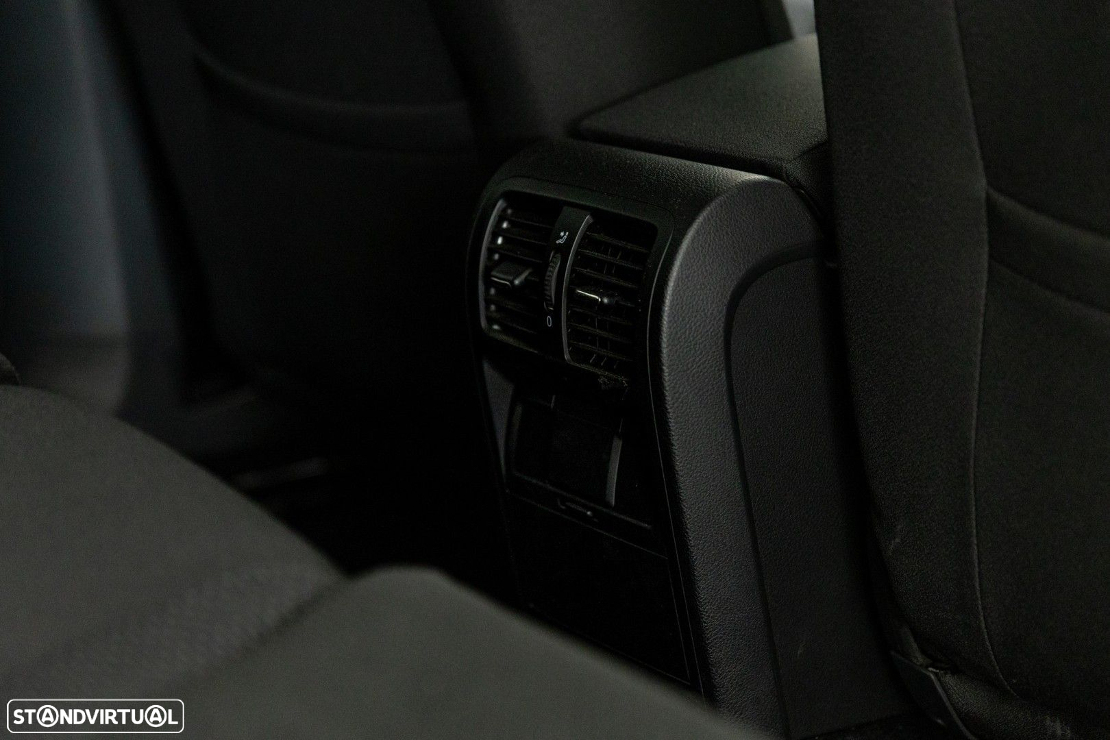 VW Passat Variant 2.0 TDi Highline - 35