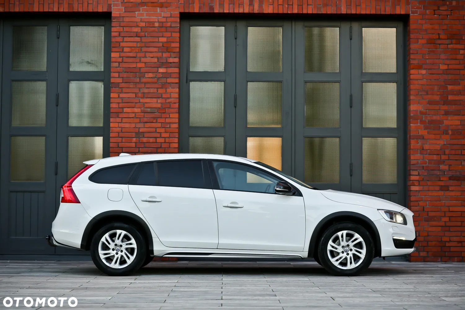 Volvo V60 Cross Country D4 Summum - 2