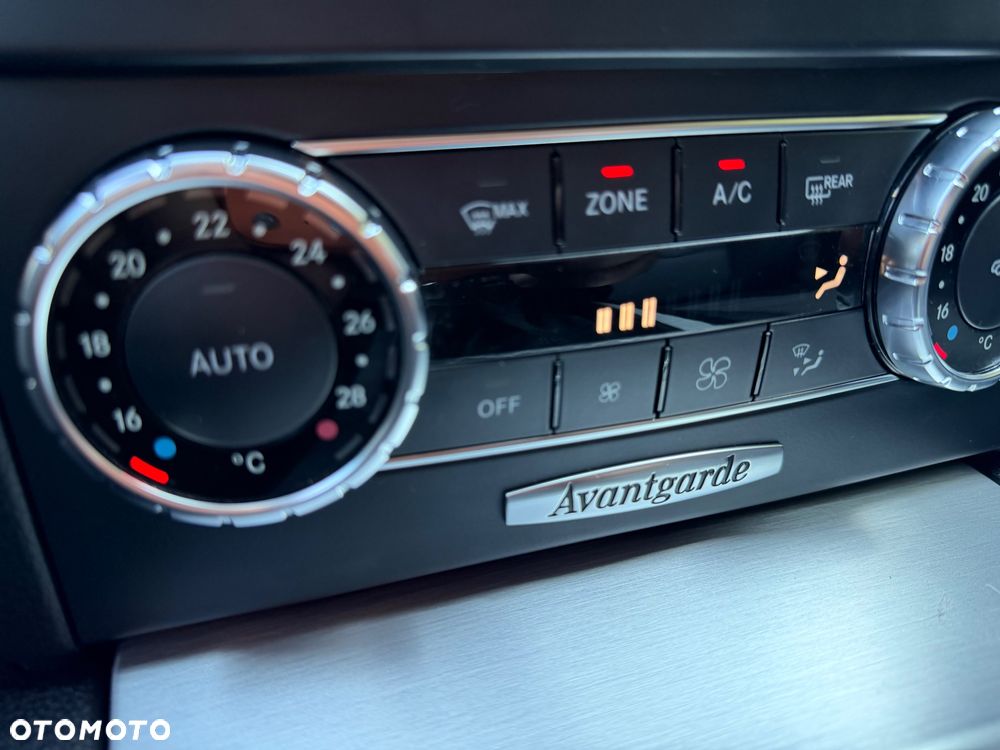 Mercedes-Benz Klasa C 180 CGI Automatik BlueEFFICIENCY Avantgarde - 7