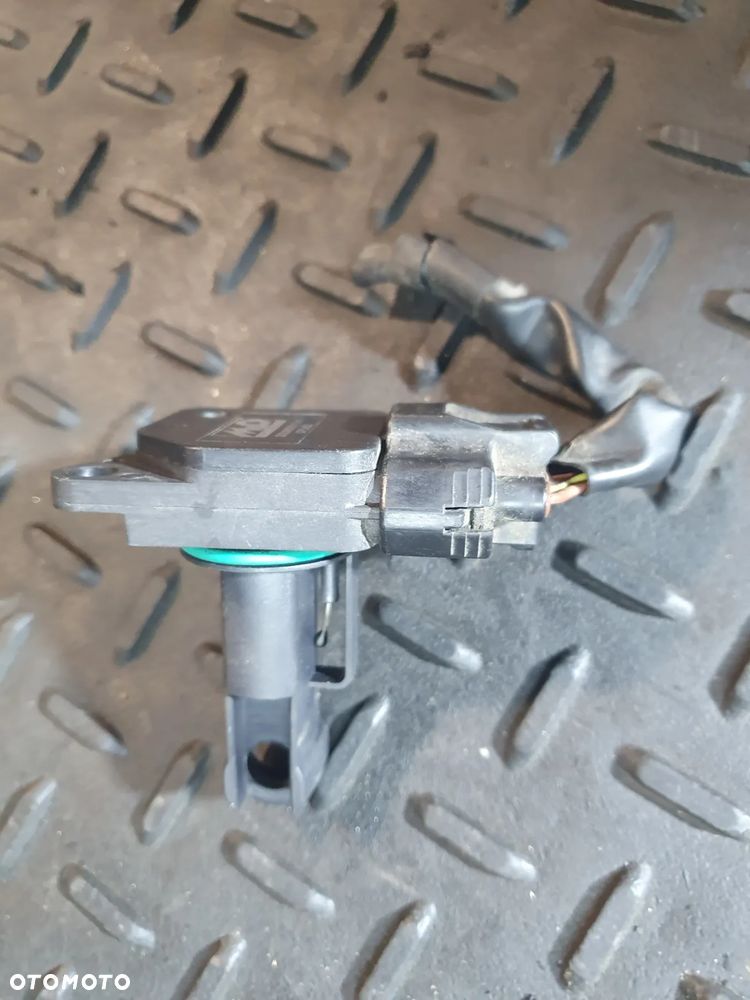 Przepływomierz powietrza (5 pin) LEXUS GS, TOYOTA AVENSIS VERSO, CAMRY    330880114 - 1