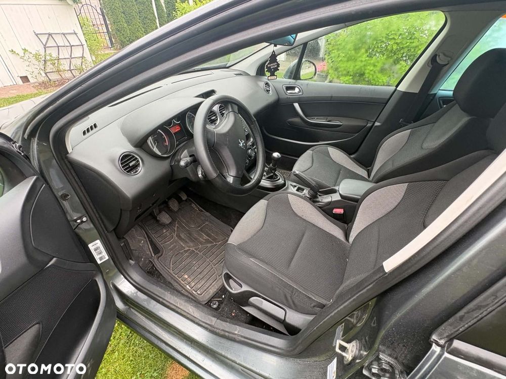 Peugeot 308 - 8