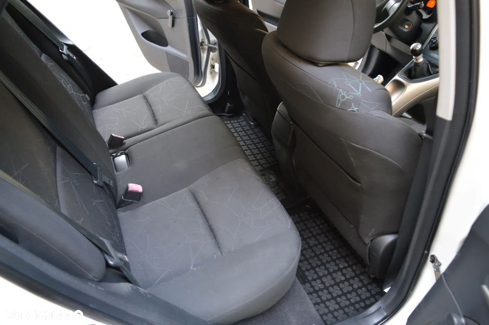 Toyota Auris 1.4 D-4D Luna - 13