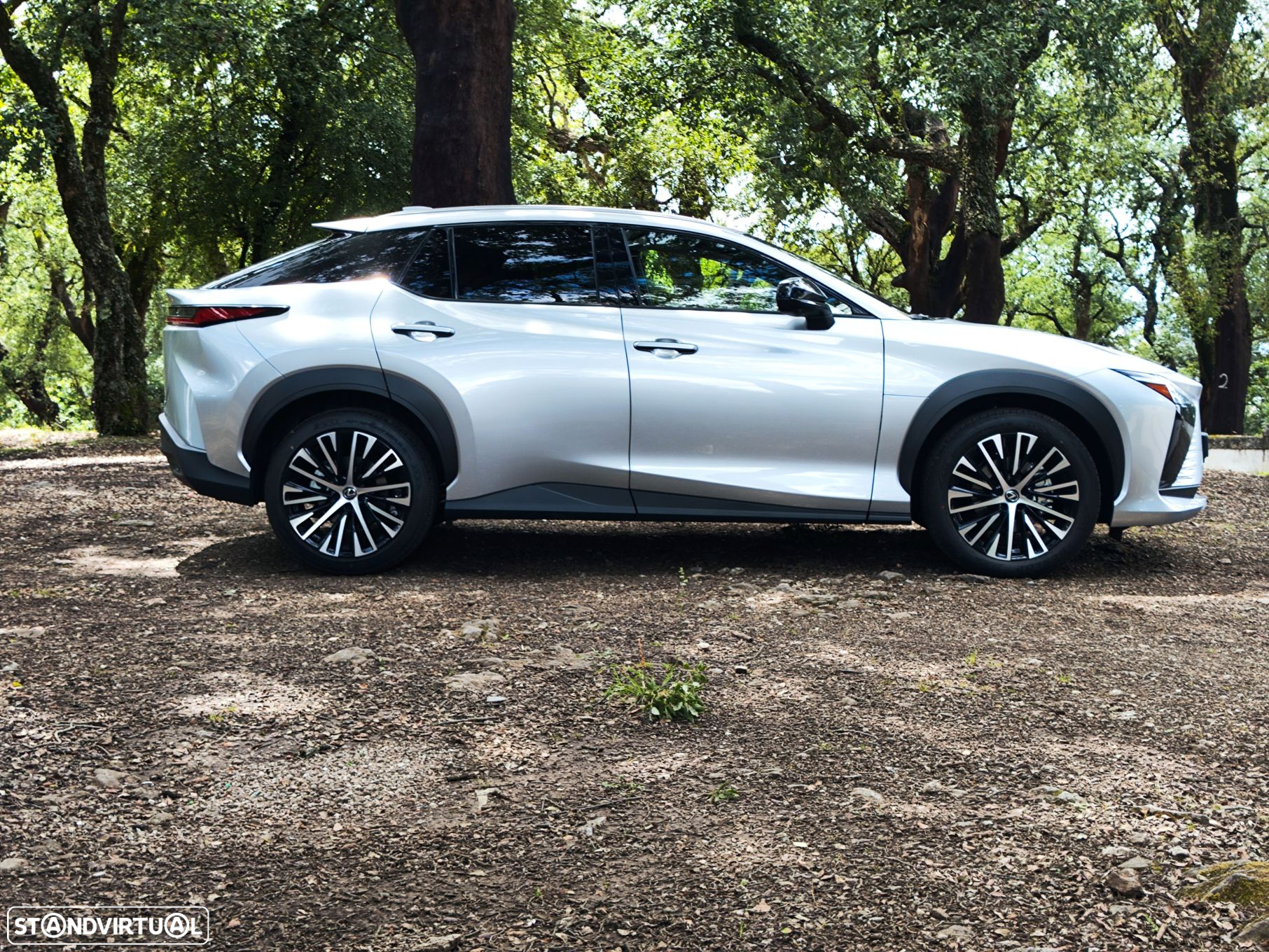 Lexus RZ 450e Premium Monotone c/ mala elétrica - 4