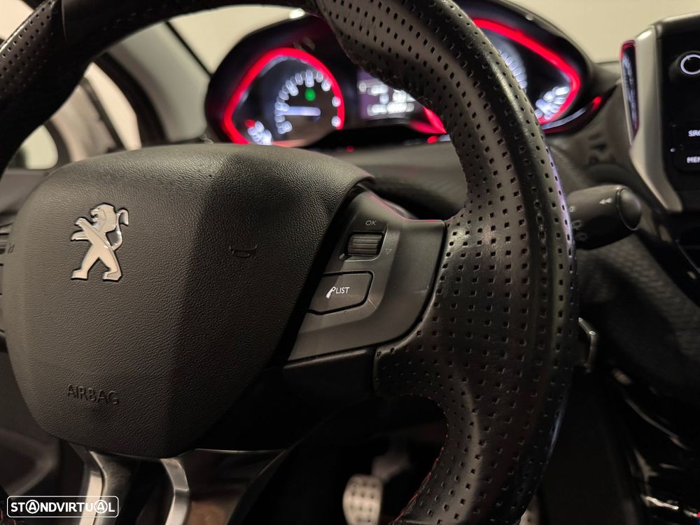 Peugeot 2008 1.6 BlueHDi GT Line - 48