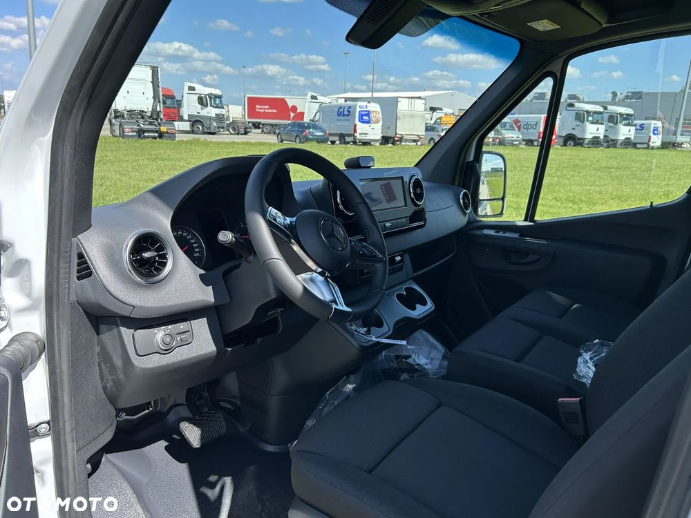 Mercedes-Benz Sprinter - 12