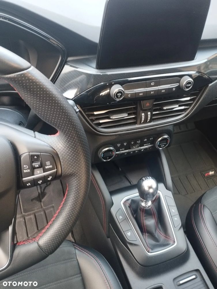 Ford Kuga 1.5 EcoBoost FWD ST-Line X - 3