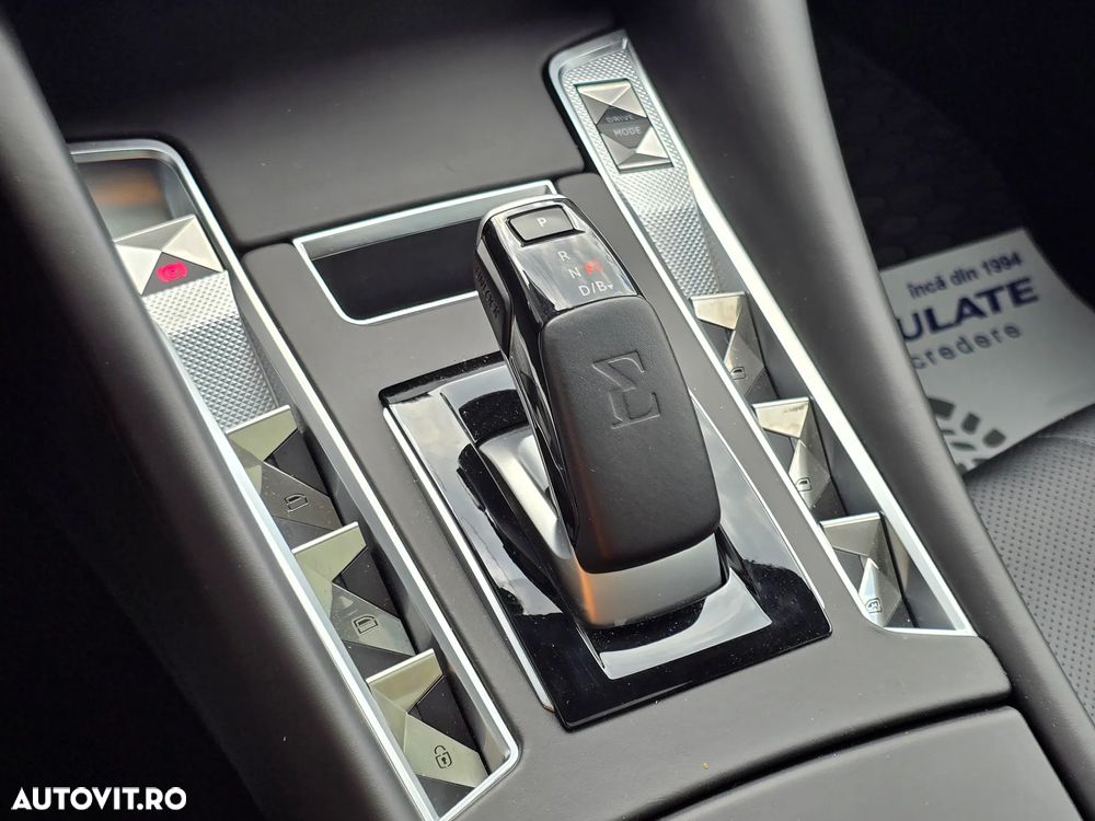 DS Automobiles DS 9 1.6 PHeV FWD 250 EAT8 PERFORMANCE Line + - 36