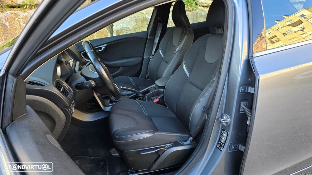 Volvo V40 1.6 D2 Momentum Powershift Eco - 29